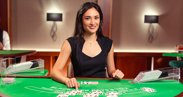 Example of a blackjack game with live dealers